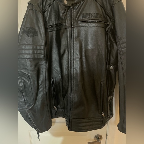 Harley Davidson Genuine Leather Jacket - Picture 4 of 4